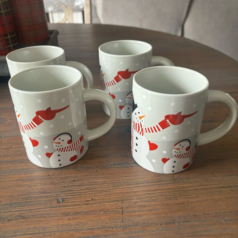 Crate & Barrel set of 4 Joan Anderson 2017 winter snowman ceramic mugs